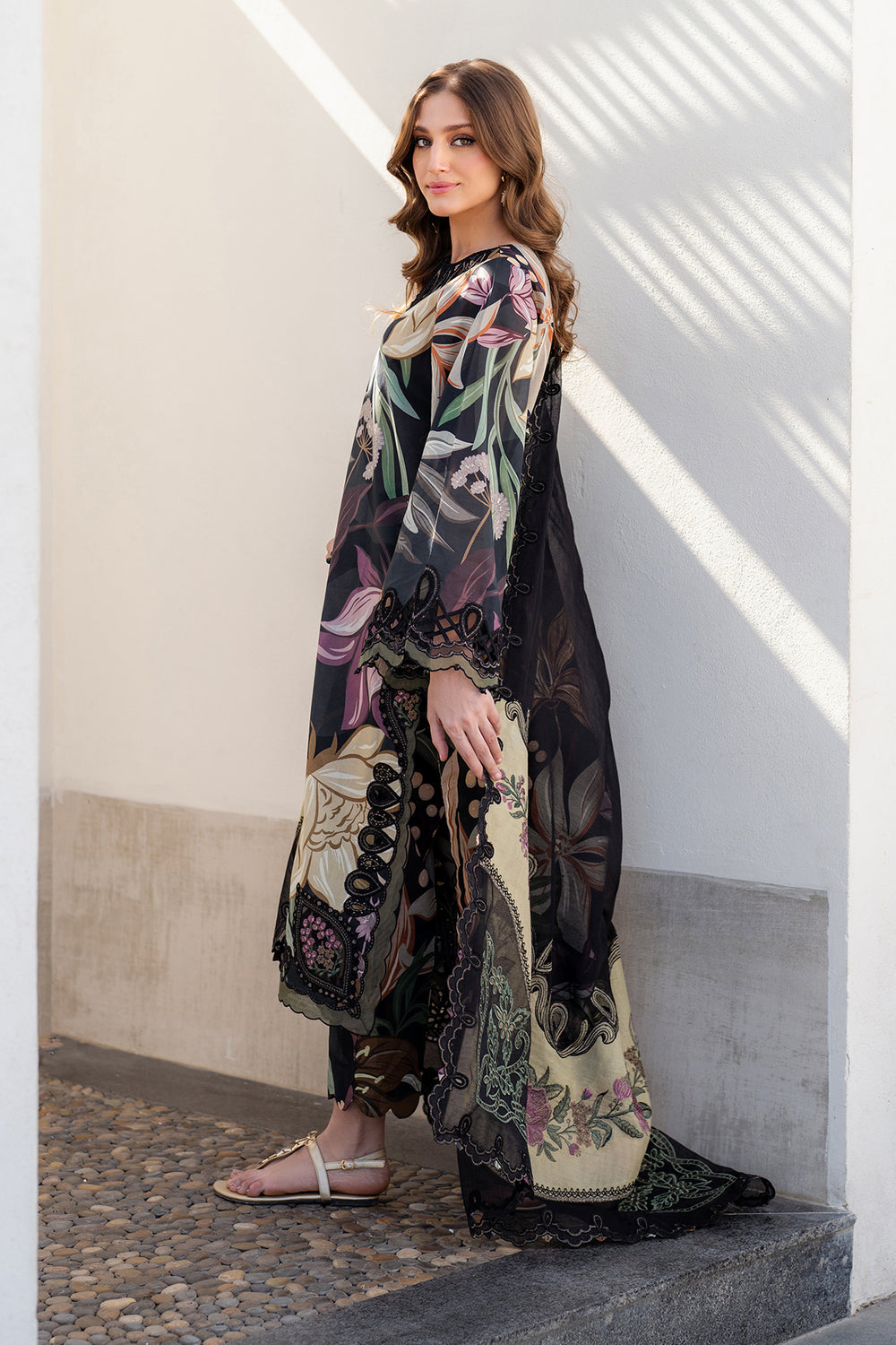 SF-4090 – Digital printed Banadora lawn shirt & trouser with voil lawn dupatta – Unstitched – Delivery across Pakistan.