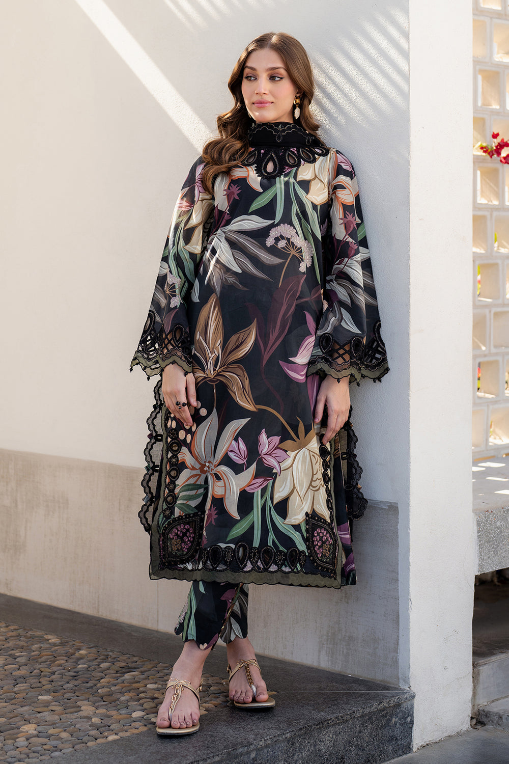 SF-4090 – Digital printed Banadora lawn shirt & trouser with voil lawn dupatta – Unstitched – Delivery across Pakistan.