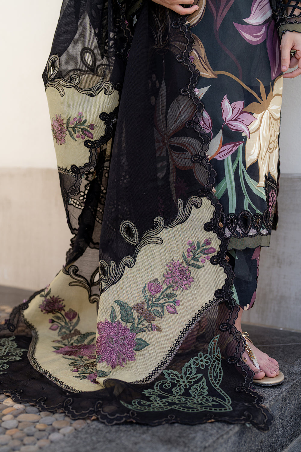 SF-4090 – Digital printed Banadora lawn shirt & trouser with voil lawn dupatta – Unstitched – Delivery across Pakistan.