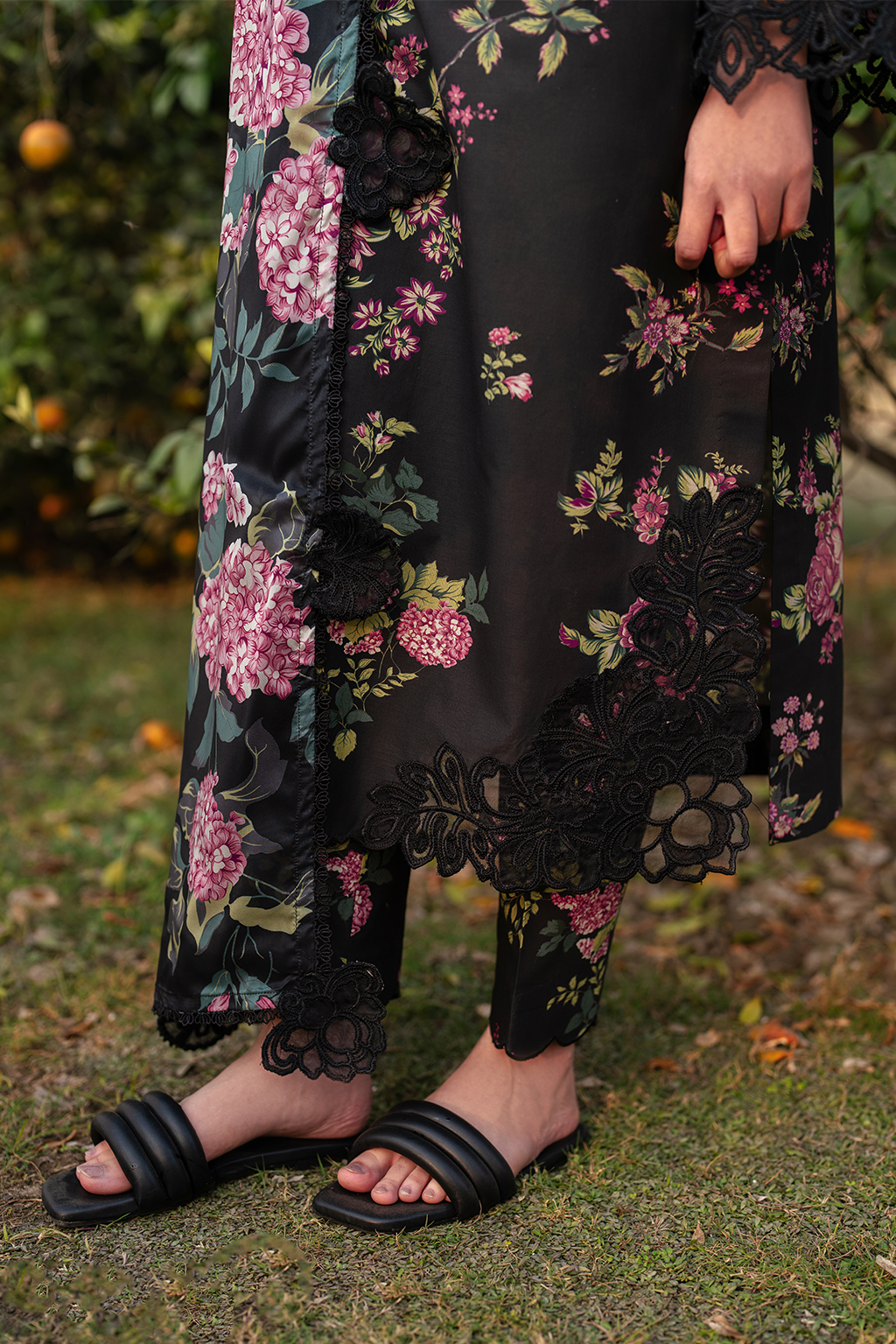UE-394 Printed Lawn & Digital Linen Embroidered Suit with applique shirt, trouser & digital dupatta – RS Royal Fashion