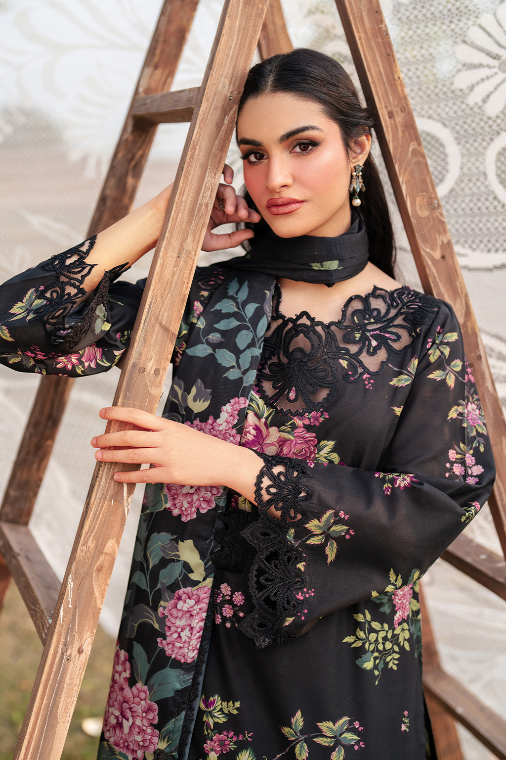 UE-394 Printed Lawn & Digital Linen Embroidered Suit with applique shirt, trouser & digital dupatta – RS Royal Fashion