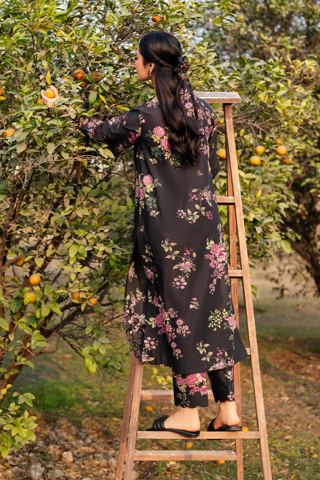 UE-394 Printed Lawn & Digital Linen Embroidered Suit with applique shirt, trouser & digital dupatta – RS Royal Fashion