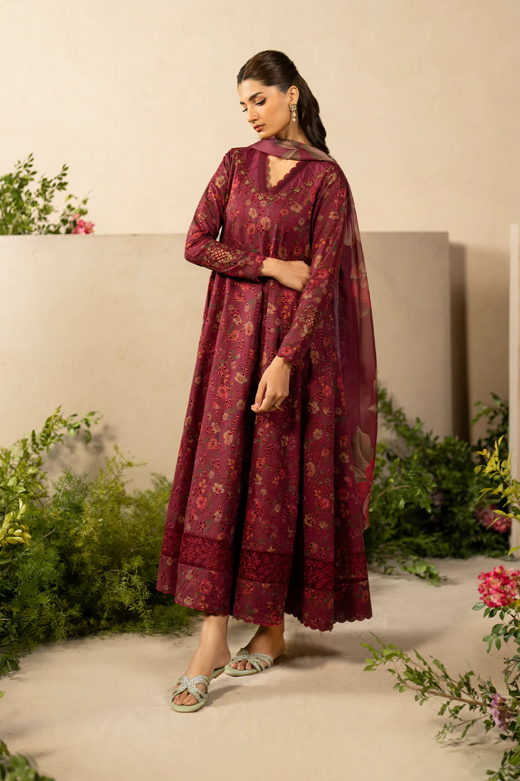 Iznik Dhanak 3PC Suit with Embroidered Patches