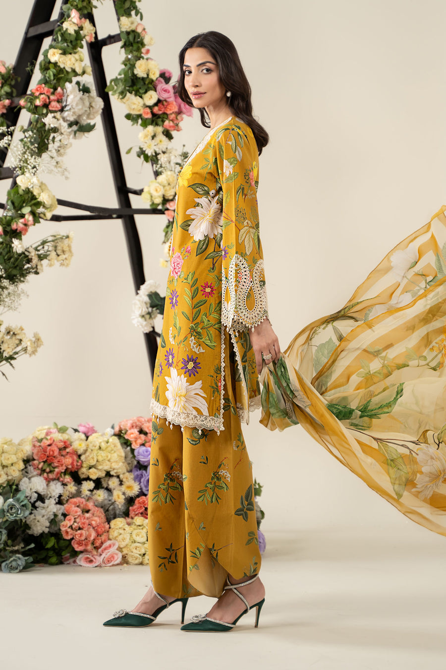 Maria B MP25-04B 3-piece unstitched printed lawn suit with chiffon dupatta and cambric trousers.